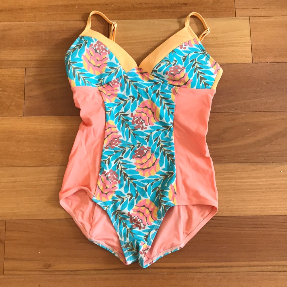 NWOT Seea - Swimsuit size Large